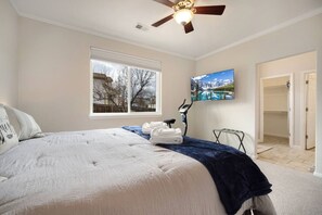 3 bedrooms, desk, iron/ironing board, free WiFi