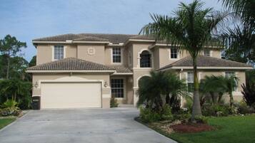 Villa, 5 Bedrooms, Accessible, Patio | Property entrance