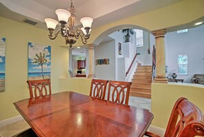 Villa, 5 Bedrooms, Accessible, Smoking | Dining room