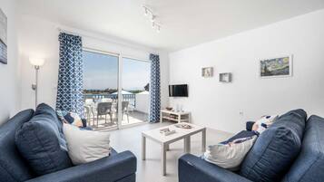 Vila, 4 quartos, piscina particular, vista para o jardim | Área de estar