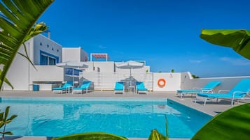 Vila, 4 quartos, piscina particular, vista para o jardim | Piscina | Piscina externa