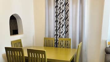 House, 3 Bedrooms, Smoking | Dining room