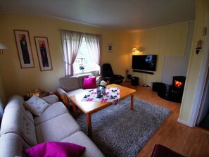 Hus, 4 soverom, balkong, hageutsikt | Oppholdsrom