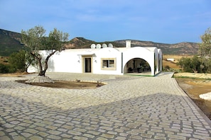 Villa, 2 Bedrooms, Accessible, Smoking | Property entrance