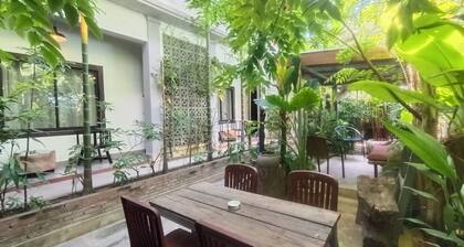 Green Home - Four Bedrooms House near Angkor