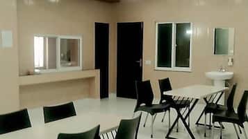 Desayuno de autoservicio (USD 200 por persona)