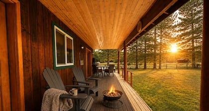 Farmhouse In Plain 2 Bedroom Home by NW Comfy Cabins by RedAwning