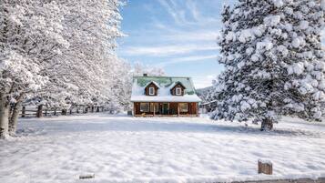 House, 2 Bedrooms | Exterior