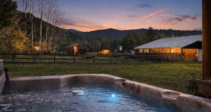 Farmhouse In Plain 2 Bedroom Home by NW Comfy Cabins by RedAwning