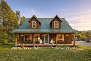 House, 2 Bedrooms | Exterior - Farmhouse In Plain 2 Bedroom Home by NW Comfy Cabins by RedAwning (Leavenworth)