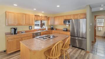 Rumah, 2 kamar tidur | Dapur pribadi | Lemari es, oven, mesin pembuat kopi/teh, dan pemanggang roti