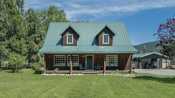 House, 2 Bedrooms | Exterior