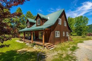 House, 2 Bedrooms | Exterior