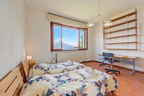 Family House, Multiple Bedrooms, Mountainside (La Finestra Sul Lago)