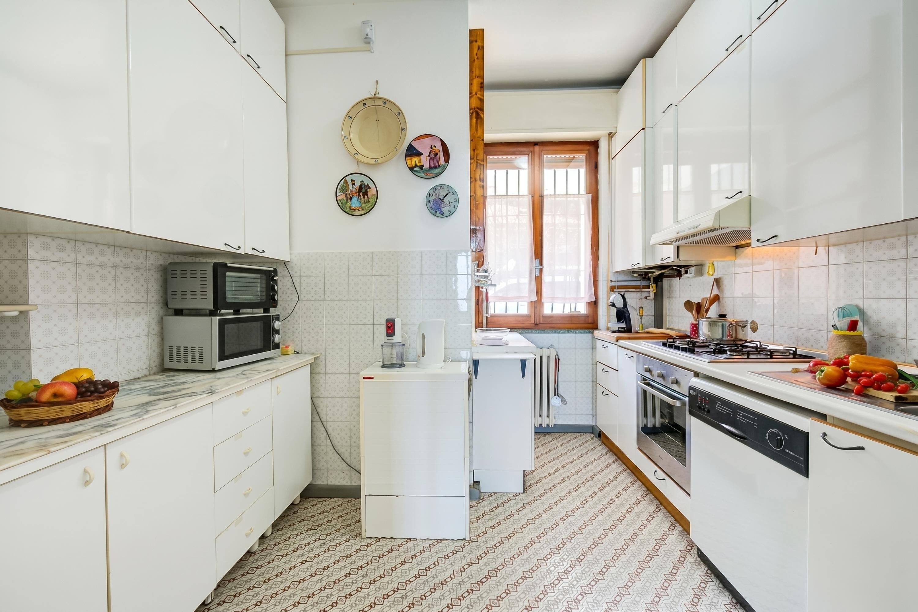 Family House, Multiple Bedrooms, Mountainside (La Finestra Sul Lago) | Private kitchen | Fridge, microwave, oven, stovetop