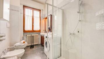 Family House, Multiple Bedrooms, Mountainside (La Finestra Sul Lago) | Bathroom | Shower, hair dryer, bidet, towels