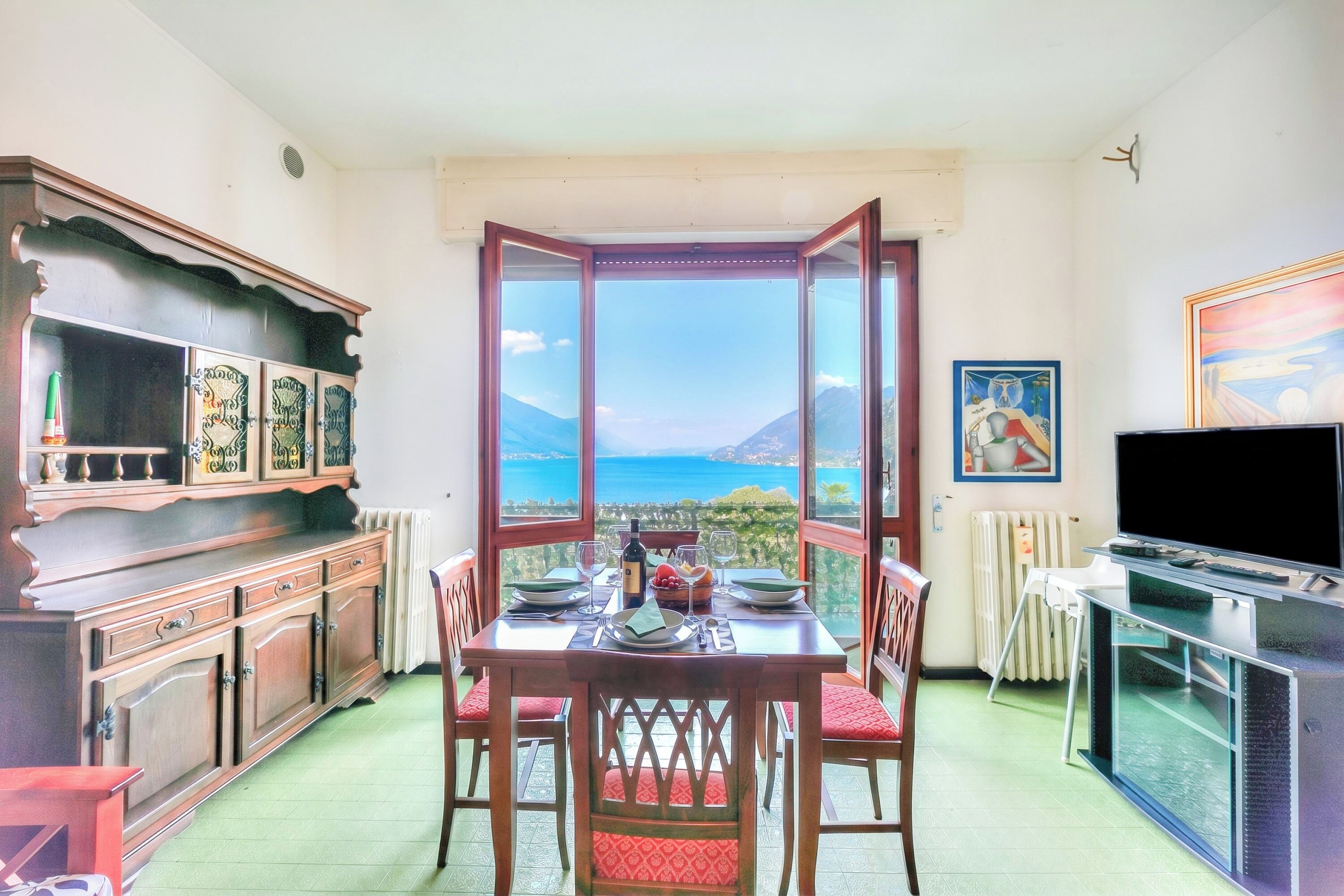 Family House, Multiple Bedrooms, Mountainside (La Finestra Sul Lago) | Dining room
