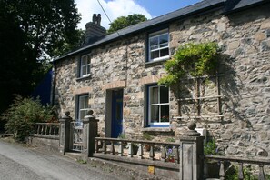 Exterior - Delfryn, Newport (Newport)