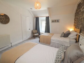 3 bedrooms, individually decorated, individually furnished, free WiFi - Delfryn, Newport (Newport)