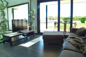 Smart TV, video game console, DVD player