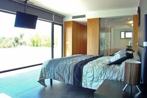 4 bedrooms, free WiFi