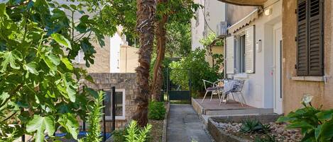 Apartamento (One Bedroom Apartment with Terrace) | Terraço/pátio