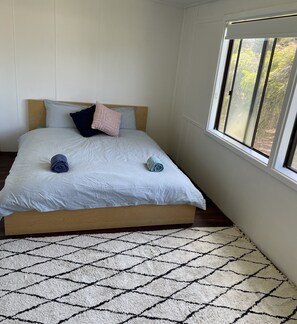 3 bedrooms, desk, iron/ironing board, free WiFi