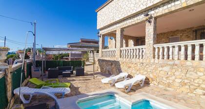 Club Villamar - Escape to a serene retreat at a charming villa in Costa Brava, featuring a privat...