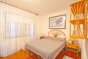 3 bedrooms, WiFi (free) - Club Villamar - AC available only in the living room. (Calonge)