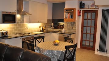 Fridge, dishwasher, cookware/dishes/utensils