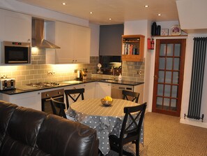 Fridge, dishwasher, cookware/dishes/utensils - Old Stones Cottage (Ambleside)