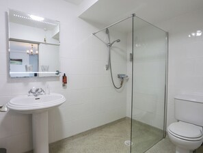 Shower - Tegid Lakeside - Bala Lake (Bala)