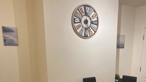公寓, 1 張加大雙人床 | 用餐區