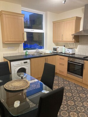 Apartment, 1 Queen Bed | Private kitchen | Fridge, microwave, oven, stovetop - Remarkable 1-bed Apartment in Birmingham (Birmingham)