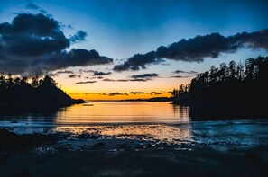 På stranden