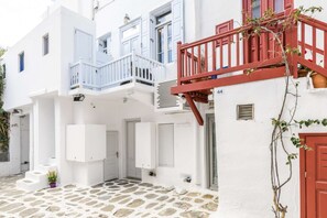 Exterior detail - Seablue Town Maisonette (Mykonos)