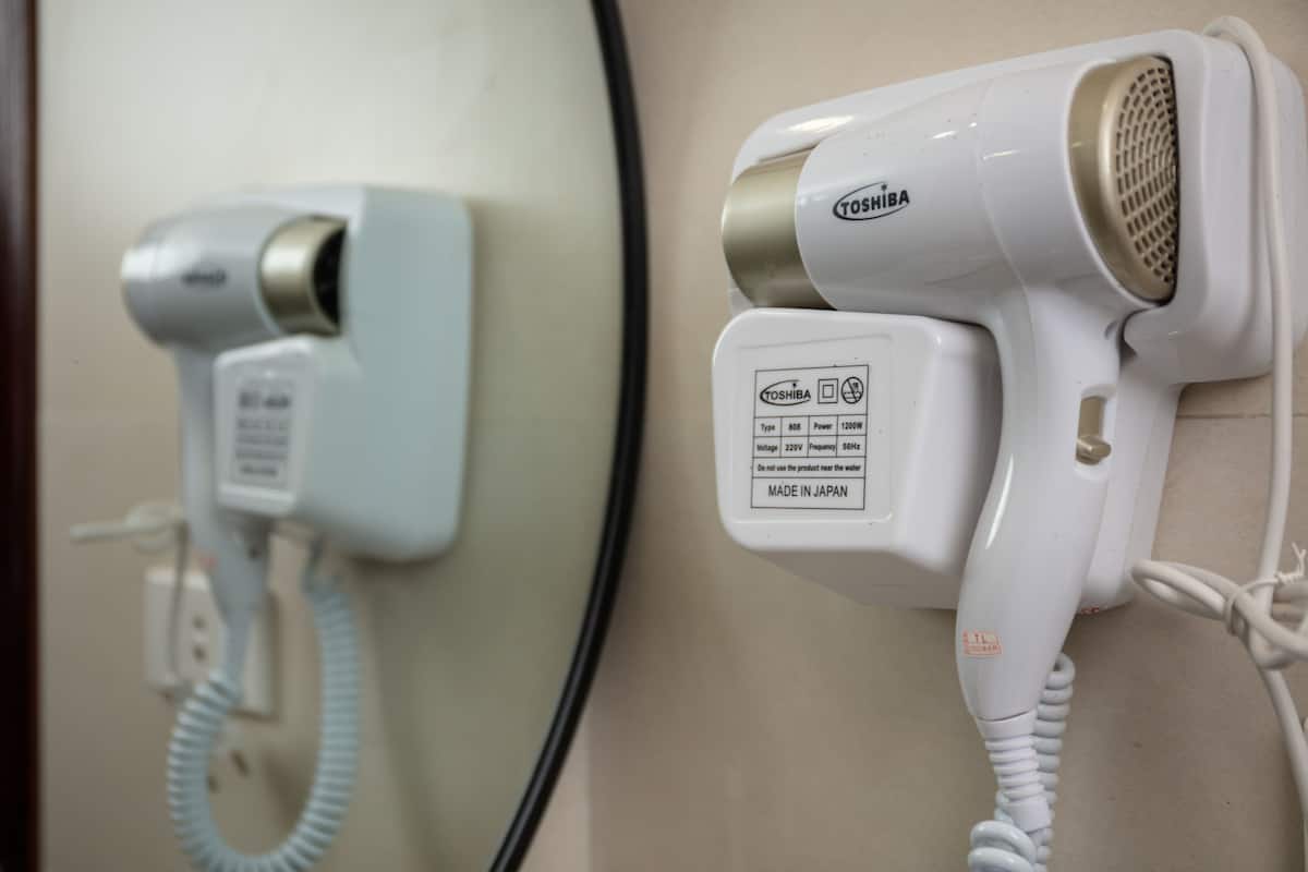 Ducha, cabezal de ducha con hidromasaje, artículos de tocador gratuitos