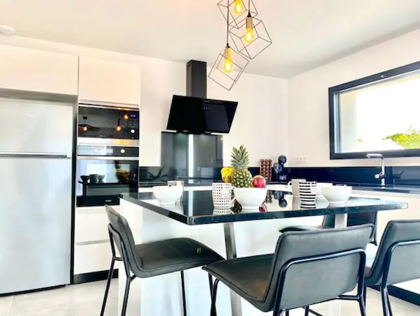 Fridge, microwave, oven, stovetop