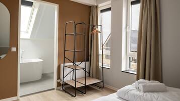 4 bedrooms, free WiFi