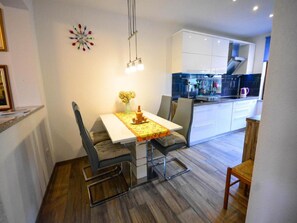 House (Holiday Home JADRANKA - Four Bedroom ) | Dining room