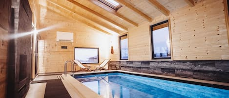 House (Two Bedroom Holiday Home with Swimmin) | Pool