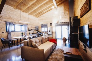 House (Two Bedroom Holiday Home with Swimmin) | Living room | 25-inch flat-screen TV with satellite channels, TV - Holiday Home Nightswim Inn (Vrbovec)