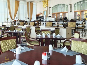 Tägliches Frühstücksbuffet gegen Gebühr