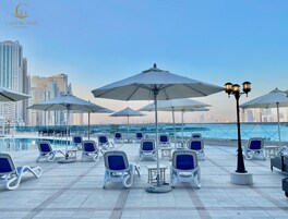 2 piscinas al aire libre, sombrillas, sillones reclinables de piscina