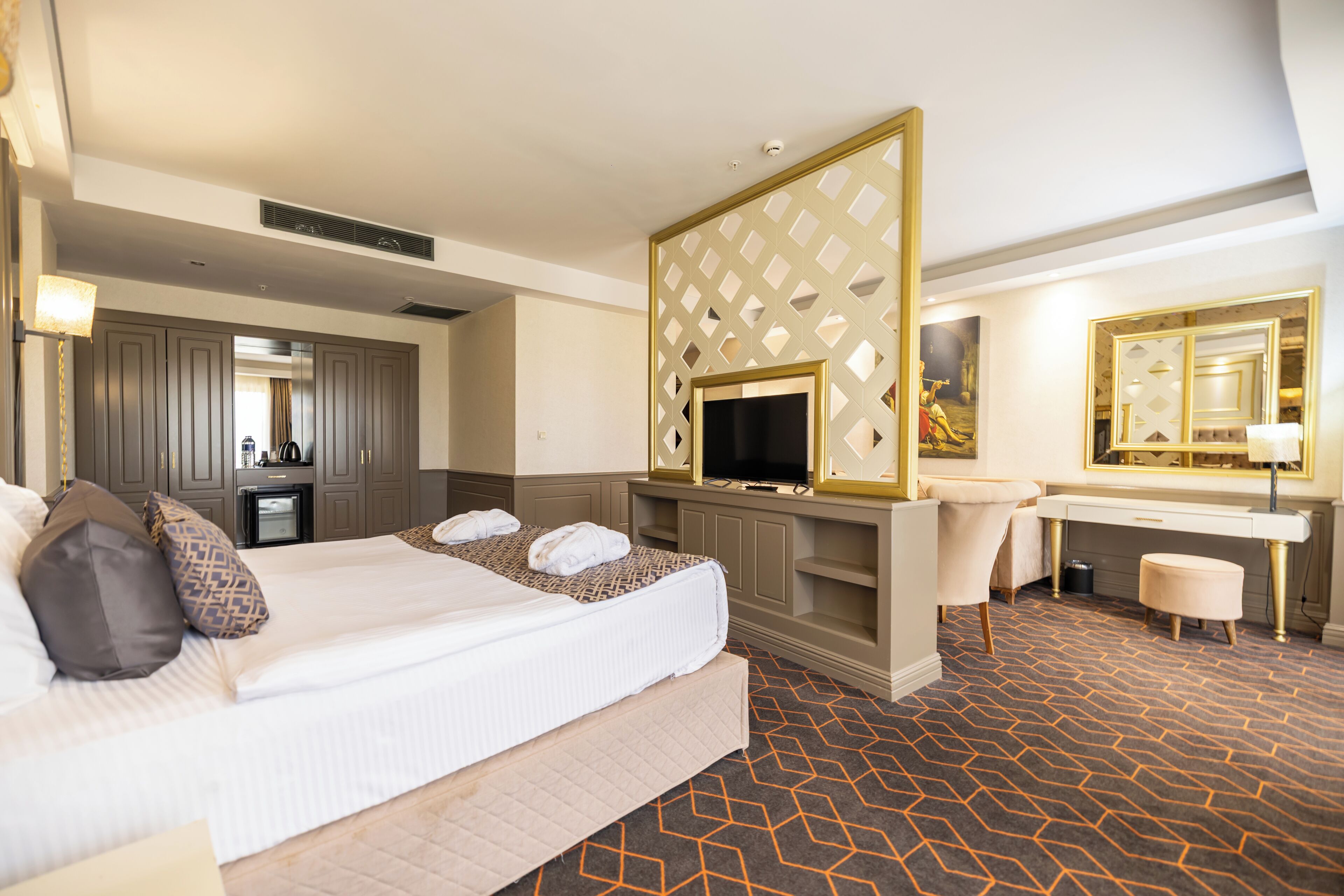 Frigobar, cofres nos quartos, Wi-Fi de cortesia, roupa de cama