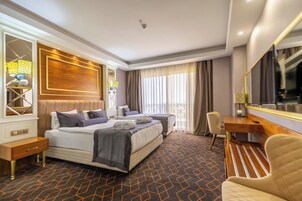 Minibar, odada kasa, ücretsiz kablosuz İnternet, çarşaf takımı