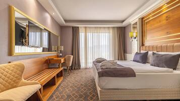 Minibar, in-room safe, free WiFi, bed sheets