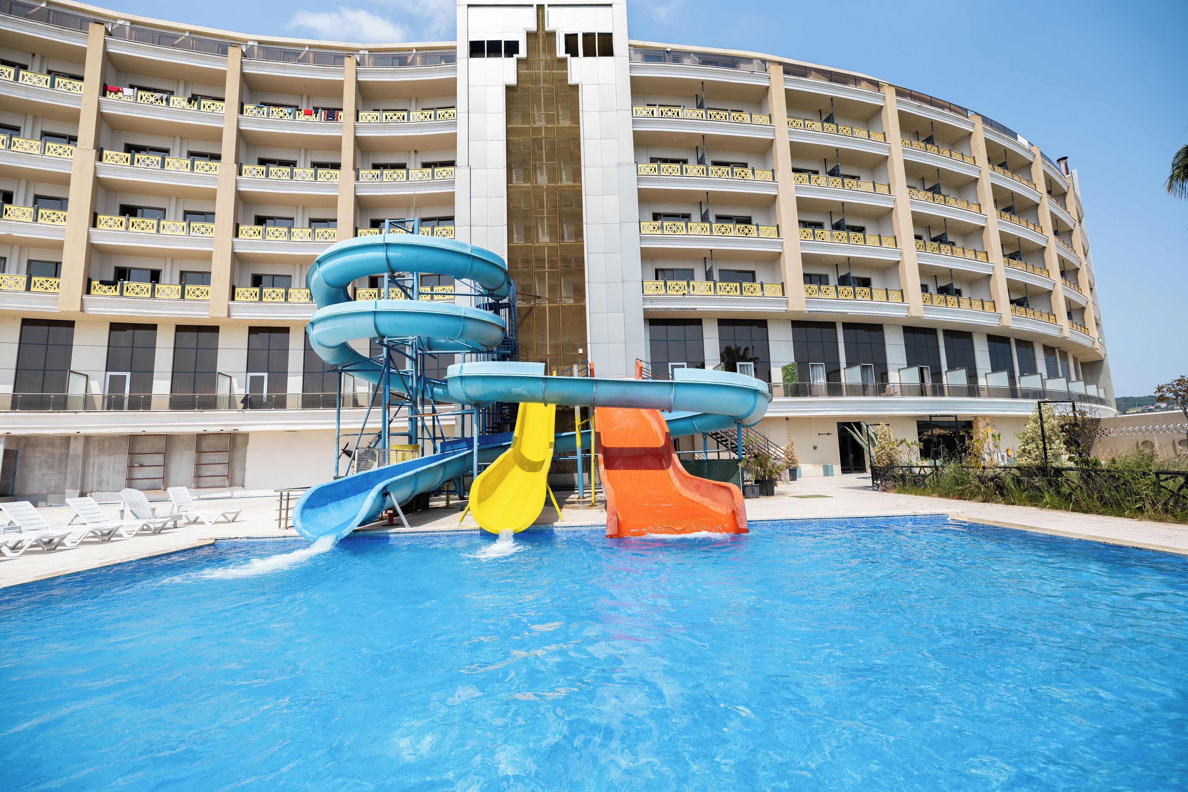 3 piscinas techadas, 3 piscinas al aire libre