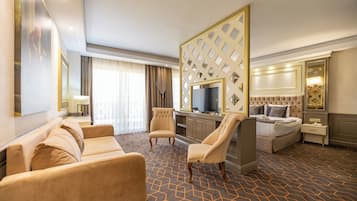 Suite | Minibar, safe på rommet, wi-fi (inkludert) og sengetøy