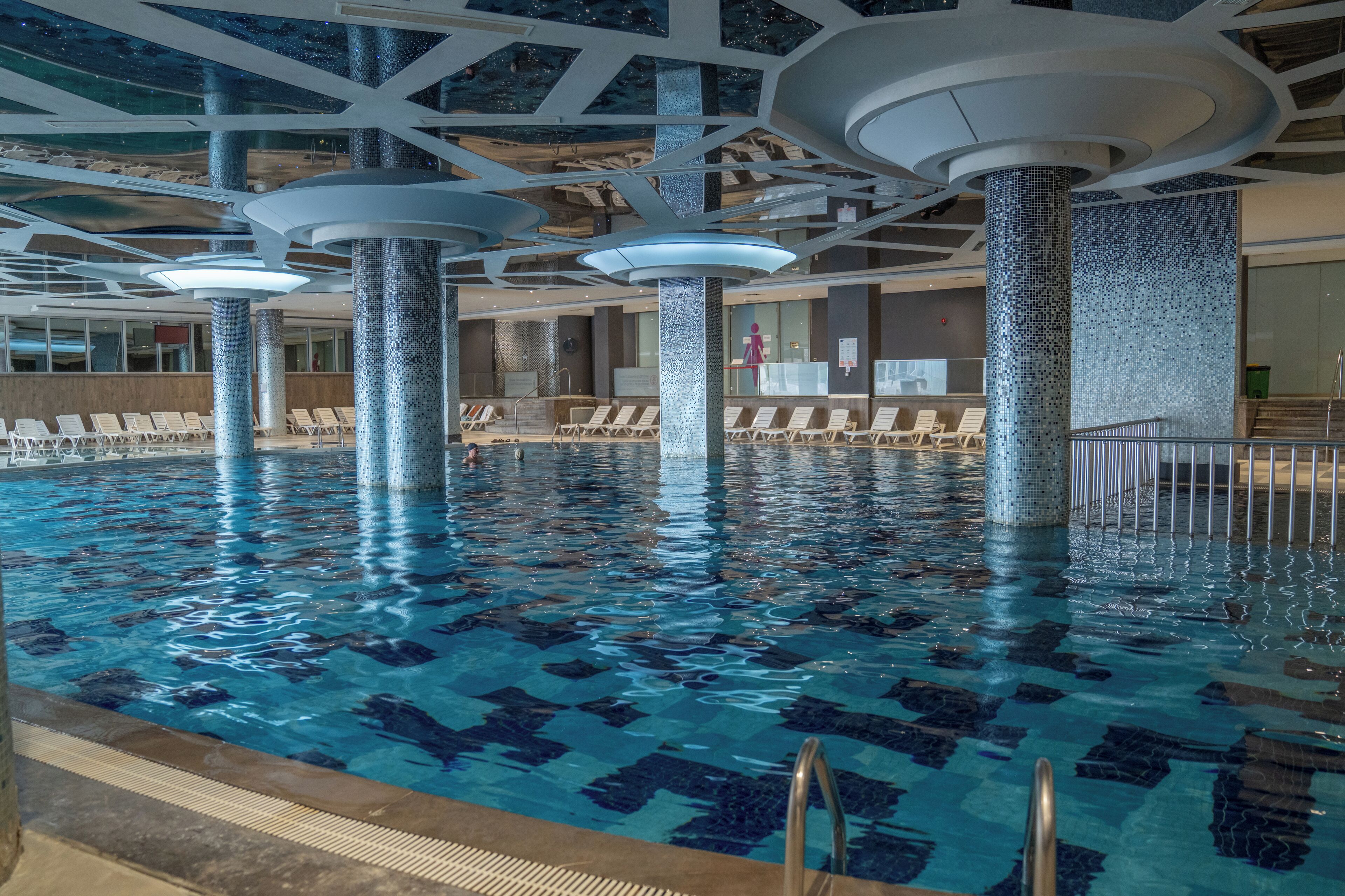 3 indoor pools, 3 outdoor pools